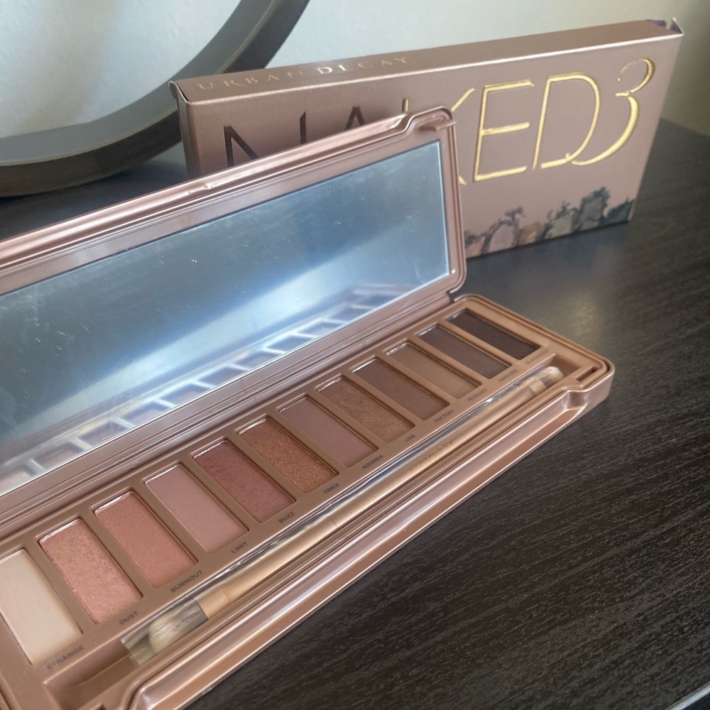 Naked 3 pallet